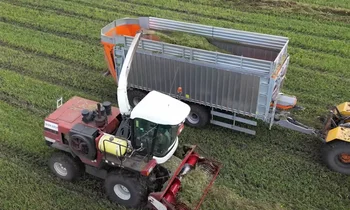 Перевезет за раз 45 кубов любых сыпучих грузов