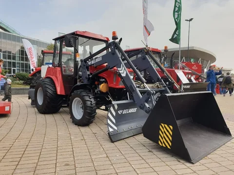 Трактор МТЗ 320.4 с двигателем Lombardini