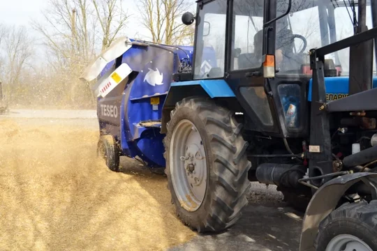 Измельчитель рулонов Teseo с фрезой для грубых кормов