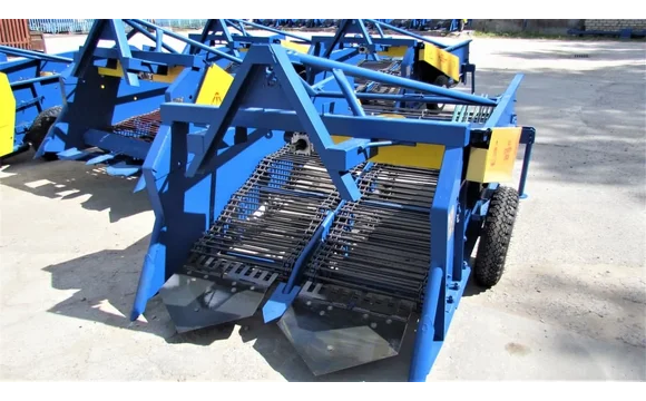 Картофелекопалка КТН-2ВМ-02 с элеватором на звене и со средней стенкой