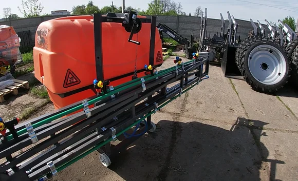 Навесной опрыскиватель CLASS 600/12