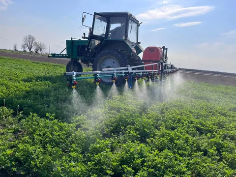 Навесной опрыскиватель CLASS 600/12