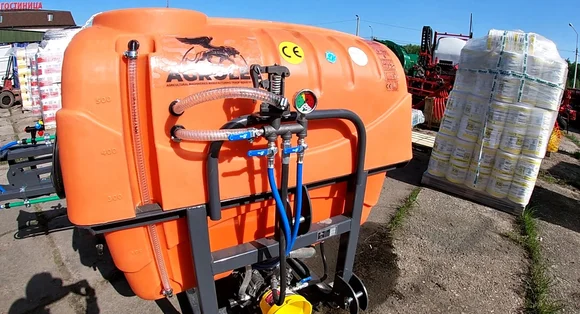Навесной опрыскиватель CLASS 800/12