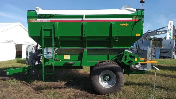 Разбрасыватель минеральных удобрений прицепной Wagon-10000