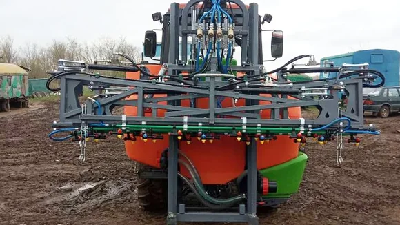 Навесной опрыскиватель с гидравлической штангой 1000/12