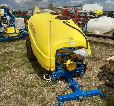 Садовый опрыскиватель ОВС-2000К с полуколонной