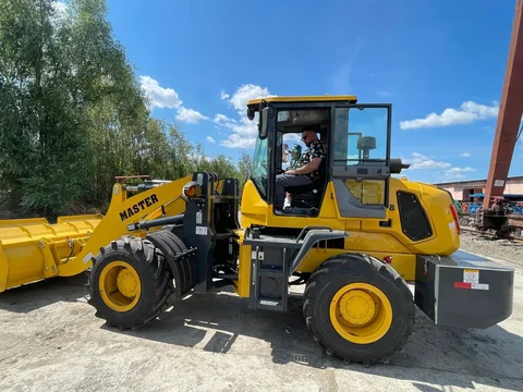 Колёсный фронтальный погрузчик Master WHL30 с ковшом 1,7 м³