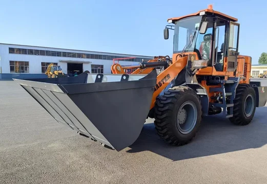 Колёсный фронтальный погрузчик Master WHL18 с ковшом 1,5 м³, высота выгрузки 3,9 м