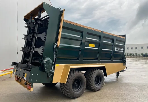 Разбрасыватель твердых органических удобрений TR 12B