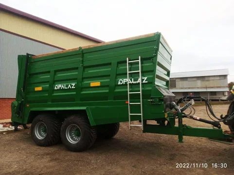 Разбрасыватель твердых органических удобрений TR 18B