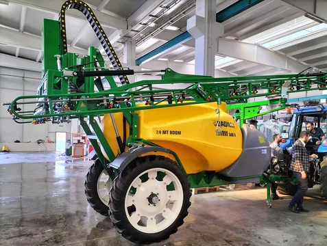 Прицепной опрыскиватель TAURUS 3600-24 с компьютером Bravo 180S