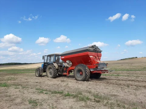 Прицепной разбрасыватель минеральных удобрений RCW 60