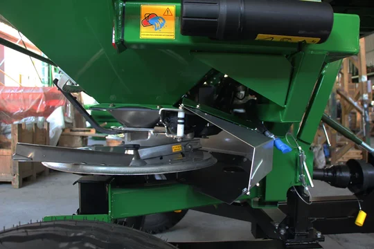 Разбрасыватель минеральных удобрений Ozone-Т-3000 ProPlus с компьютером