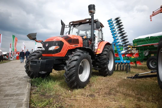 Трактор FL1404 (Stage III) 140 л.с.