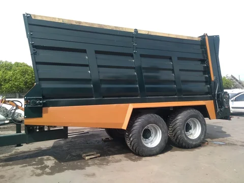 Разбрасыватель твердых органических удобрений TR 12B