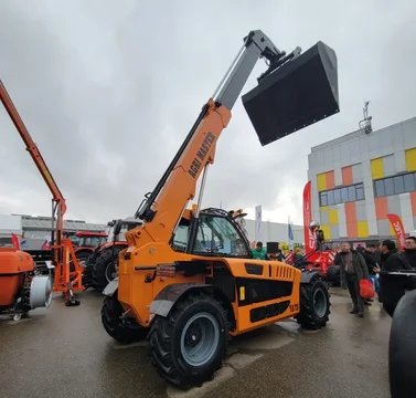 AgriMaster PRO TLH735 телескопический погрузчик