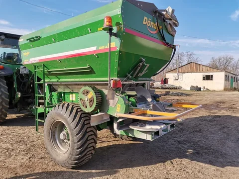 Разбрасыватель минеральных удобрений прицепной Wagon-6000