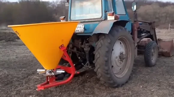 Навесной разбрасыватель S-500